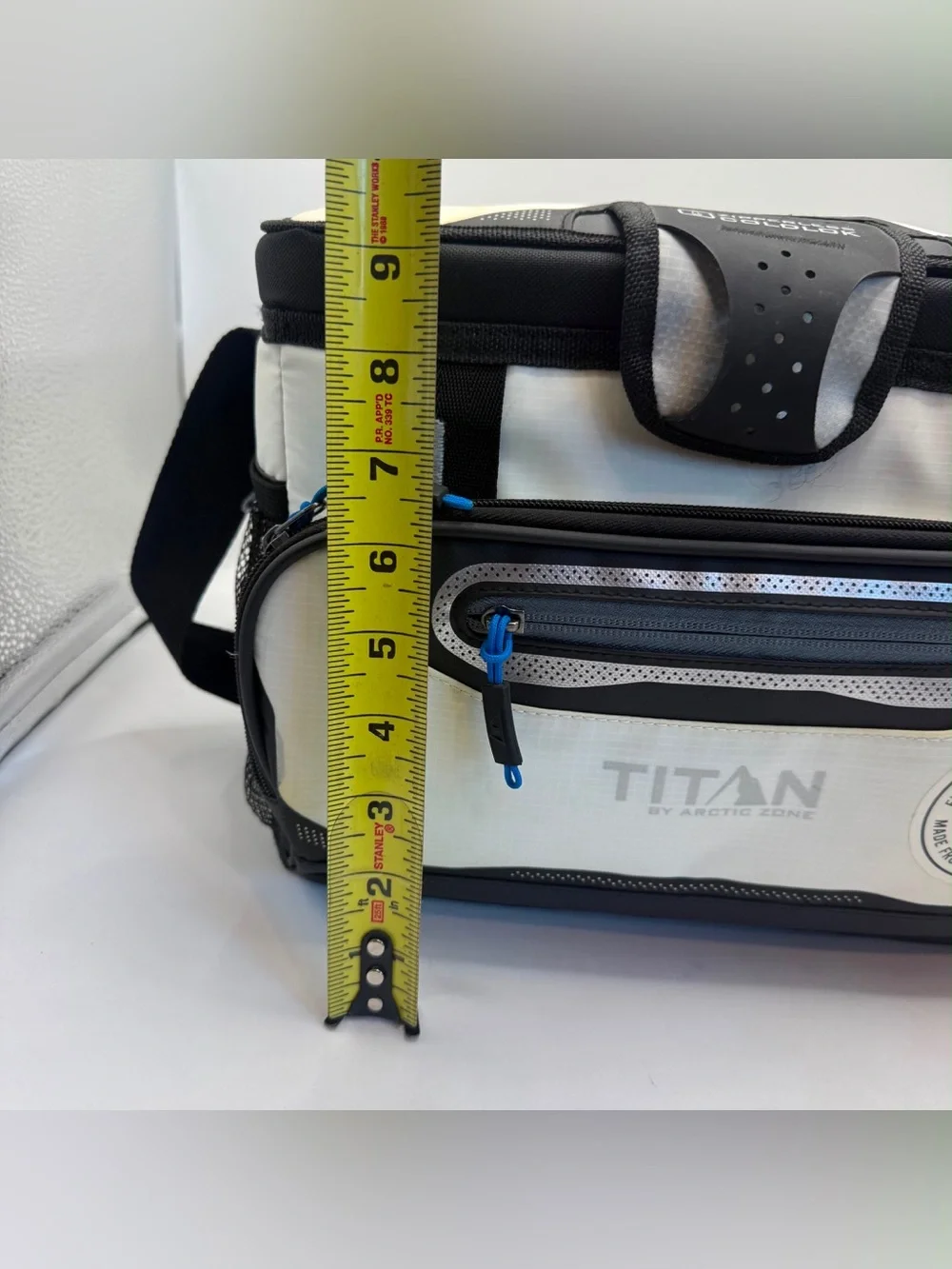Arctic Zone Titan Zipperless ColdLok Insulated Cooler Bag White Black Shoulder